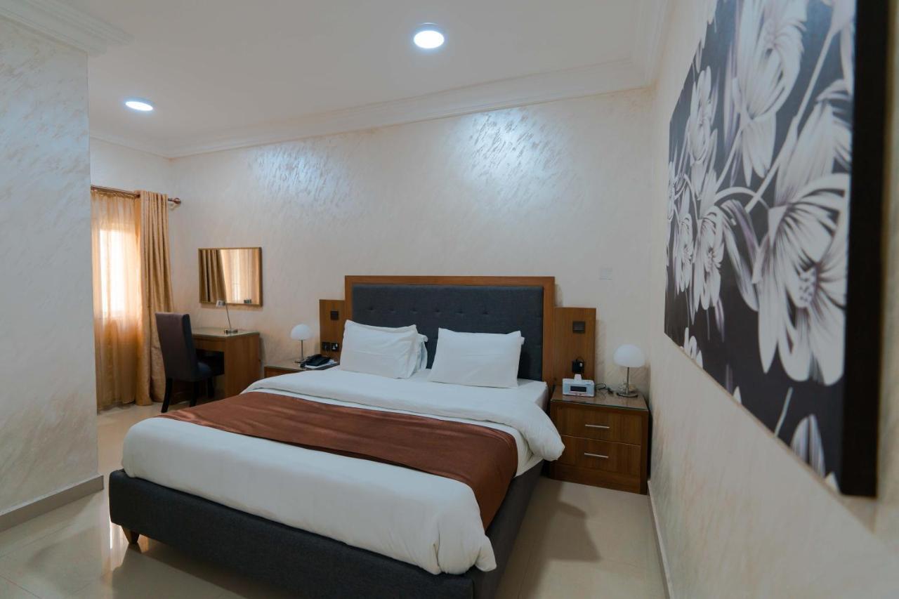 Phoenicia Suites Wupa 外观 照片
