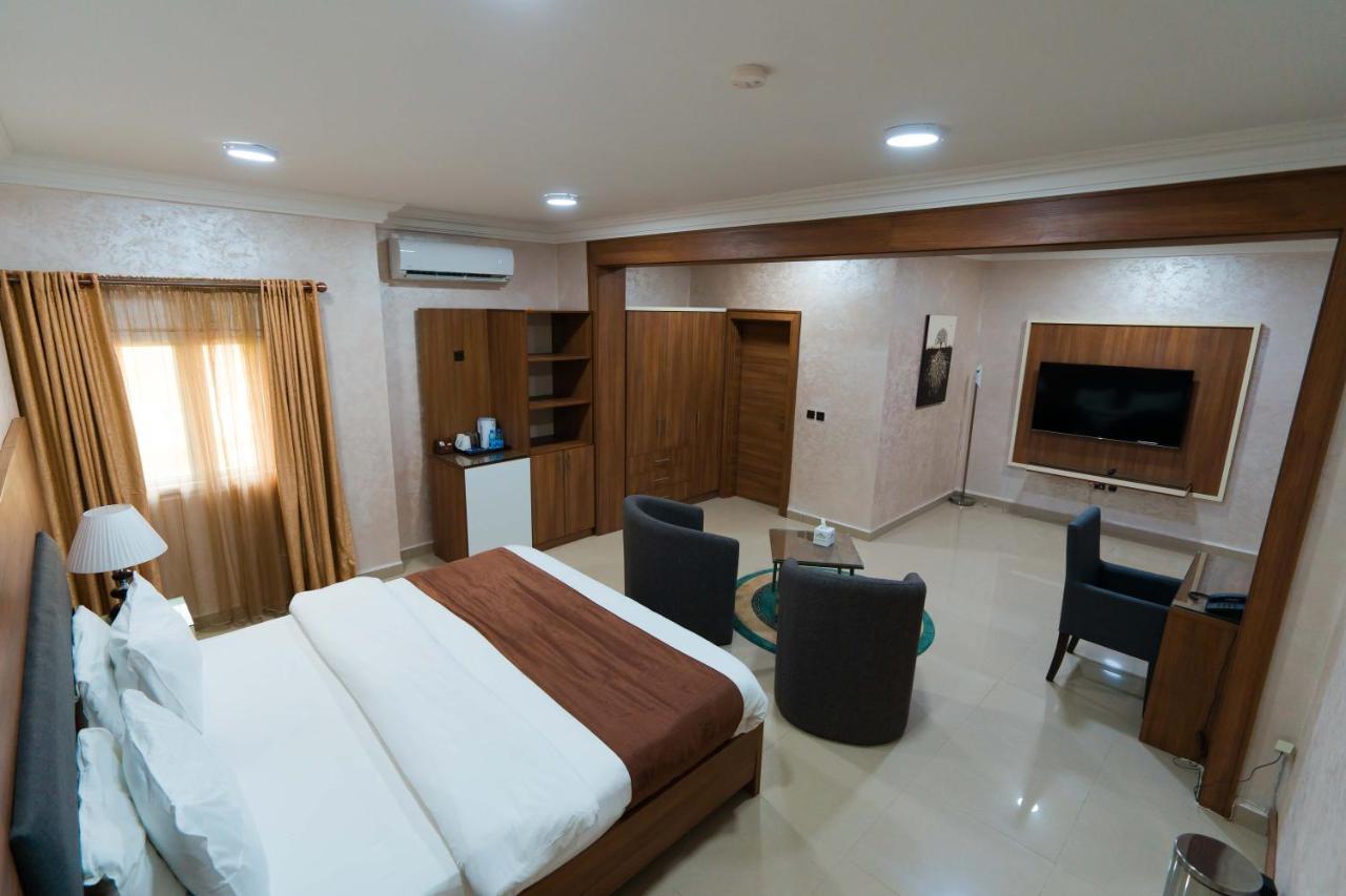 Phoenicia Suites Wupa 外观 照片